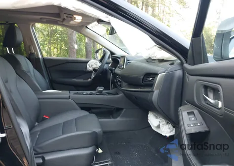 2025 Nissan Rogue Sv Intelligent Awd z USA, uszkodzony, nr VIN JN8BT3BB5SW146088